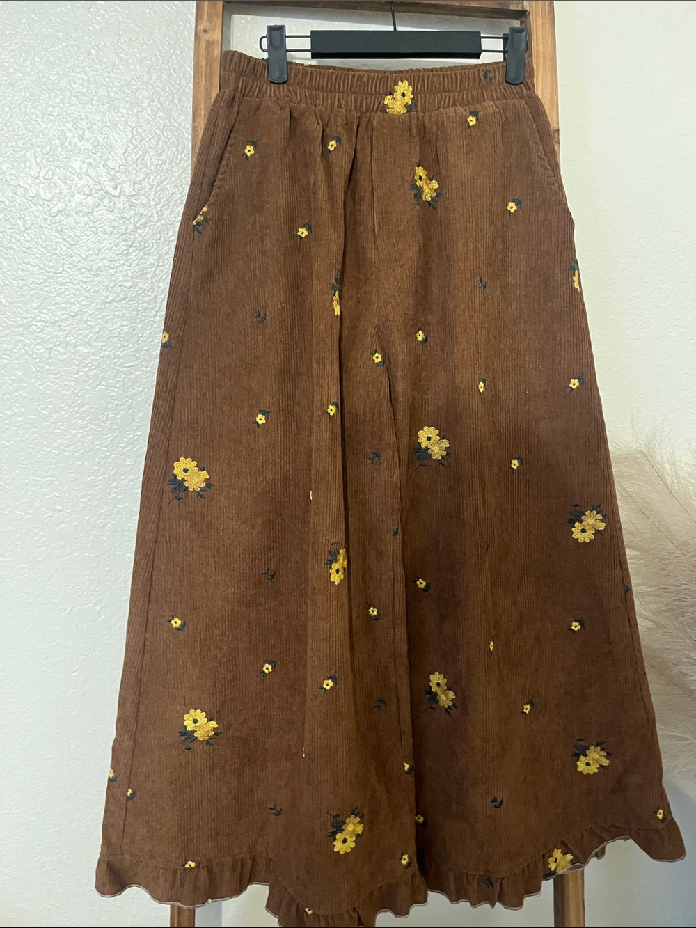 Wide leg corduroy embroidered pants - Picture 8 of 9